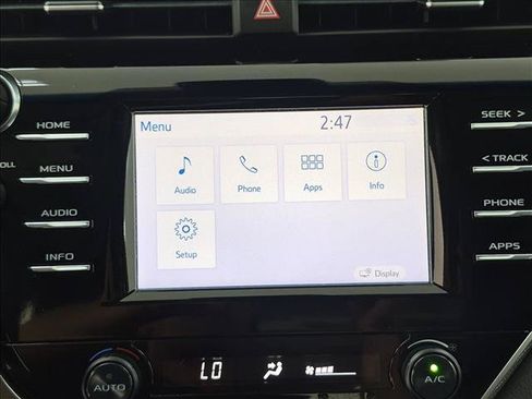 Used 2018 Toyota Camry SE w/ Moonroof Package FWD image 13