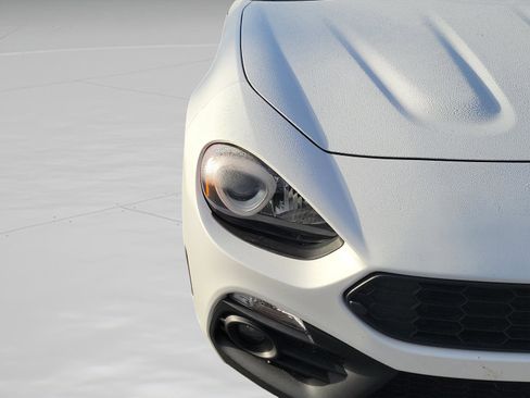 Used 2017 FIAT 124 Spider Abarth image 21