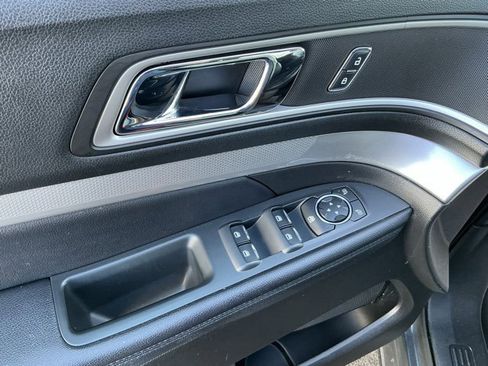 Used 2017 Ford Explorer XLT w/ Equipment Group 202A image 15