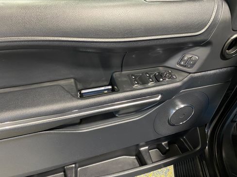 Used 2022 Ford Expedition XLT AWD/4WD image 9