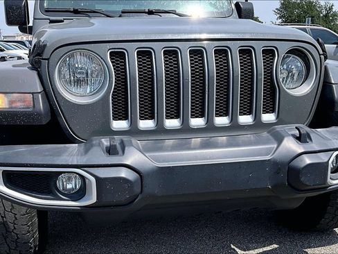 Used 2022 Jeep Wrangler Unlimited Sahara AWD/4WD image 38