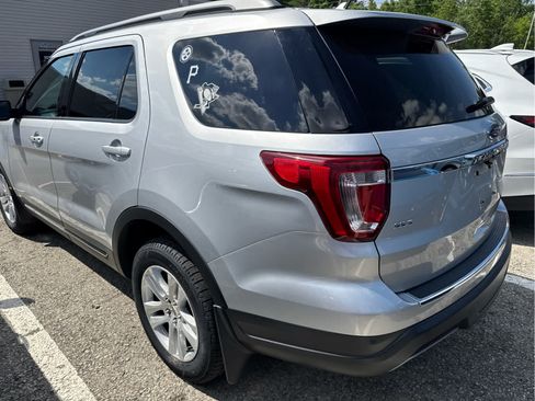 Used 2018 Ford Explorer XLT w/ Equipment Group 202A AWD/4WD image 9