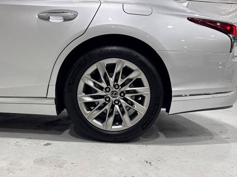Used 2018 Lexus LS 500 w/ Accessory Package (Z1) RWD image 86