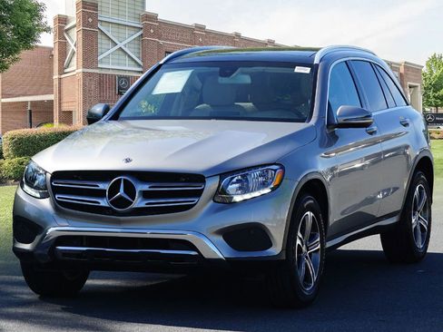 Used 2019 Mercedes-Benz GLC 300 image 4