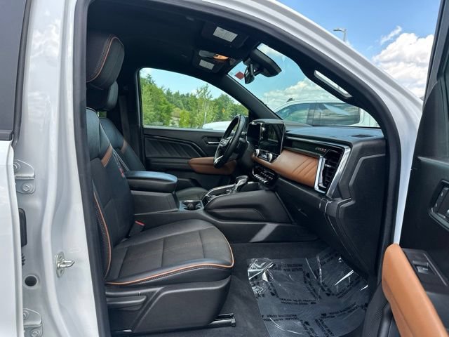 Used 2024 GMC Canyon AT4 w/ Canyon Safety Plus Package AWD/4WD image 12