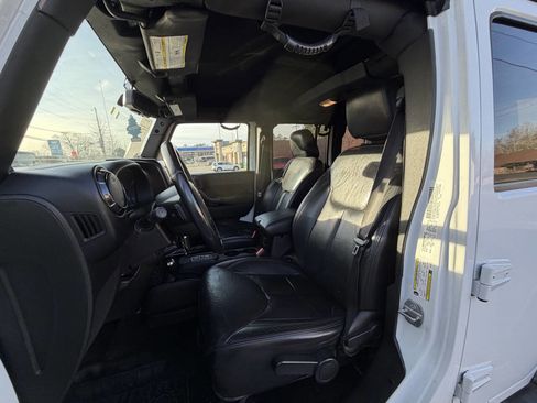 Used 2014 Jeep Wrangler Unlimited Sahara AWD/4WD image 9