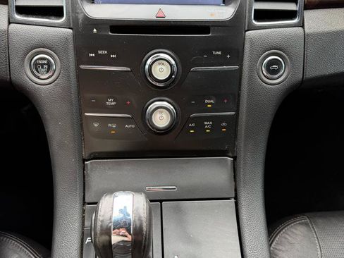 Used 2014 Ford Taurus Limited FWD image 15