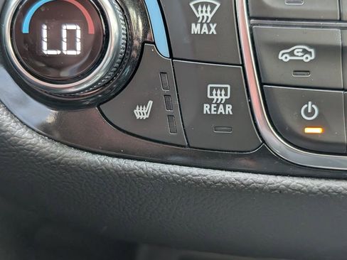 Used 2024 Chevrolet Equinox Premier image 32