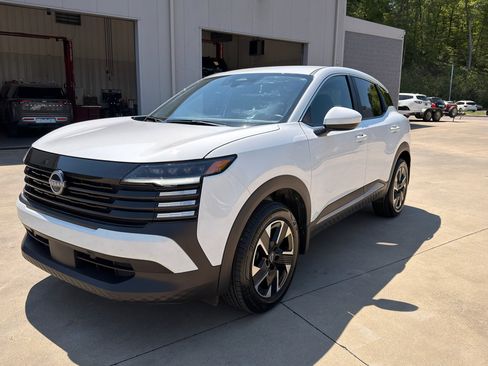 Used 2025 Nissan Kicks SV image 7