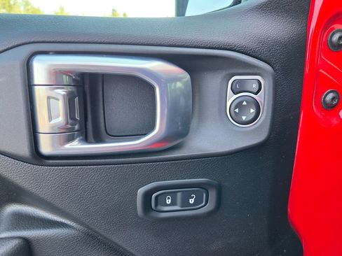 Used 2026 Jeep Gladiator Mojave AWD/4WD image 13
