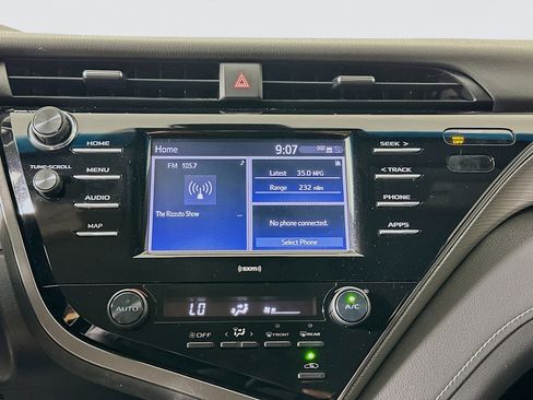 Used 2020 Toyota Camry SE FWD image 22
