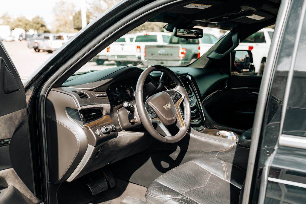 Used 2017 Cadillac Escalade Platinum AWD/4WD image 18