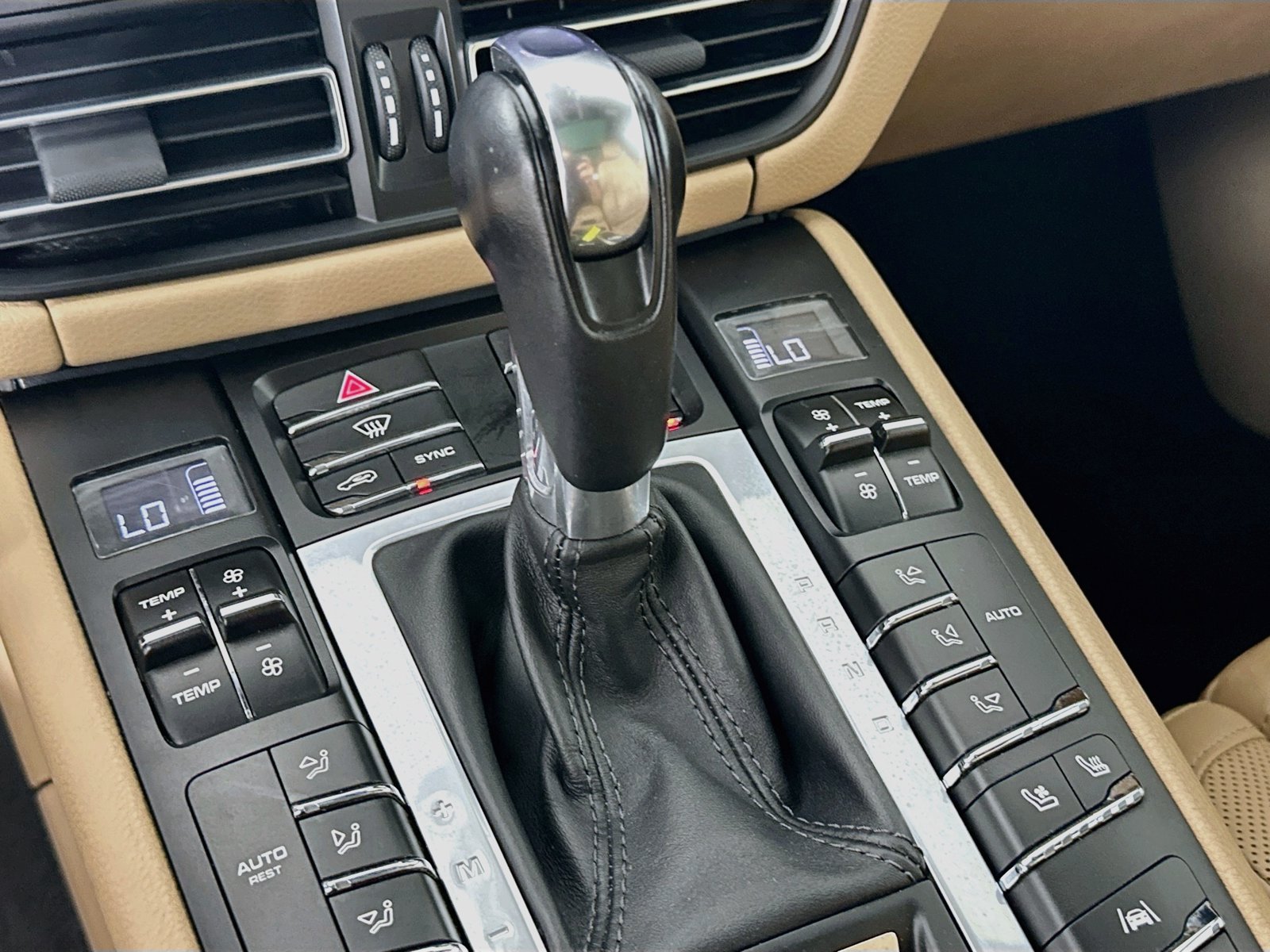 Used 2021 Porsche Macan AWD/4WD image 28