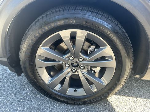 Used 2021 Ford Explorer XLT w/ Equipment Group 202A image 13