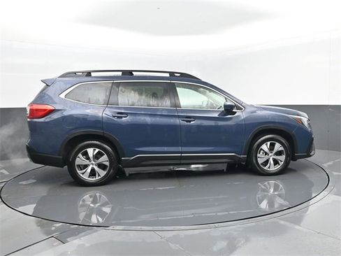 Used 2024 Subaru Ascent Premium w/ Convenience Package image 4