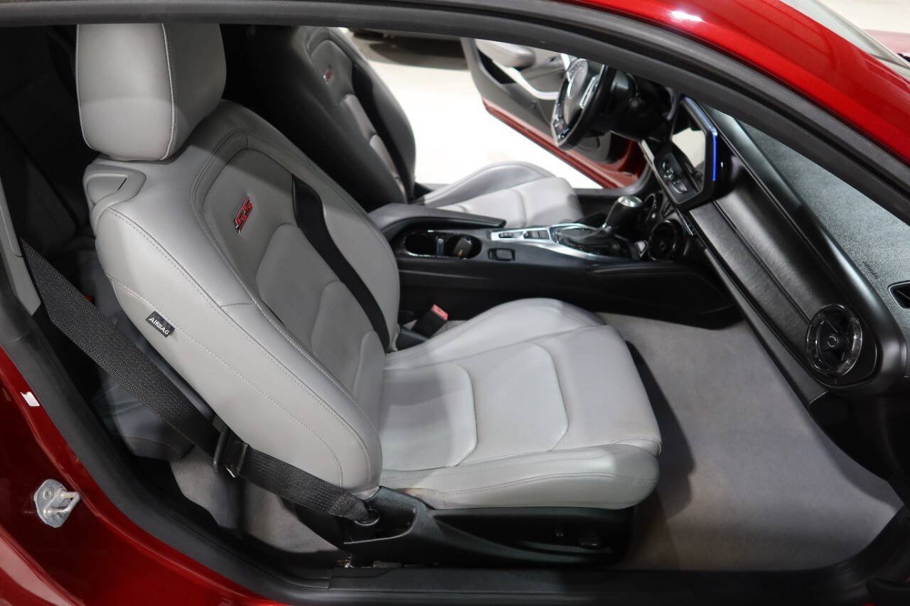 Used 2021 Chevrolet Camaro SS RWD image 13