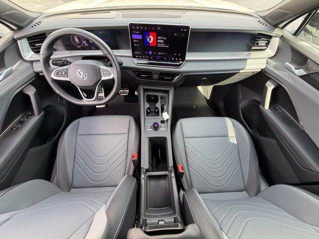 Certified 2026 Volkswagen Tiguan SE R-Line AWD/4WD image 17