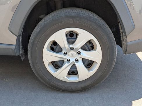 Used 2021 Toyota RAV4 LE image 3