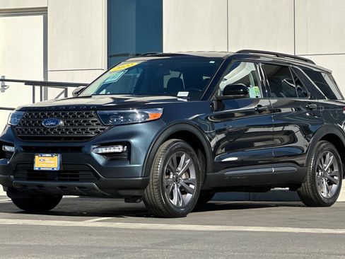Certified 2022 Ford Explorer XLT w/ Equipment Group 202A image 7