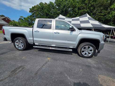 Used 2018 GMC Sierra 1500 SLT AWD/4WD image 4