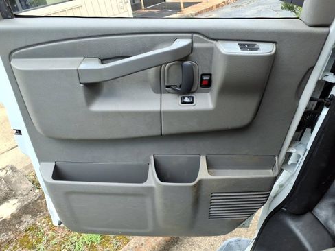 Used 2020 GMC Savana 2500 w/ Driver Convenience Package RWD image 5