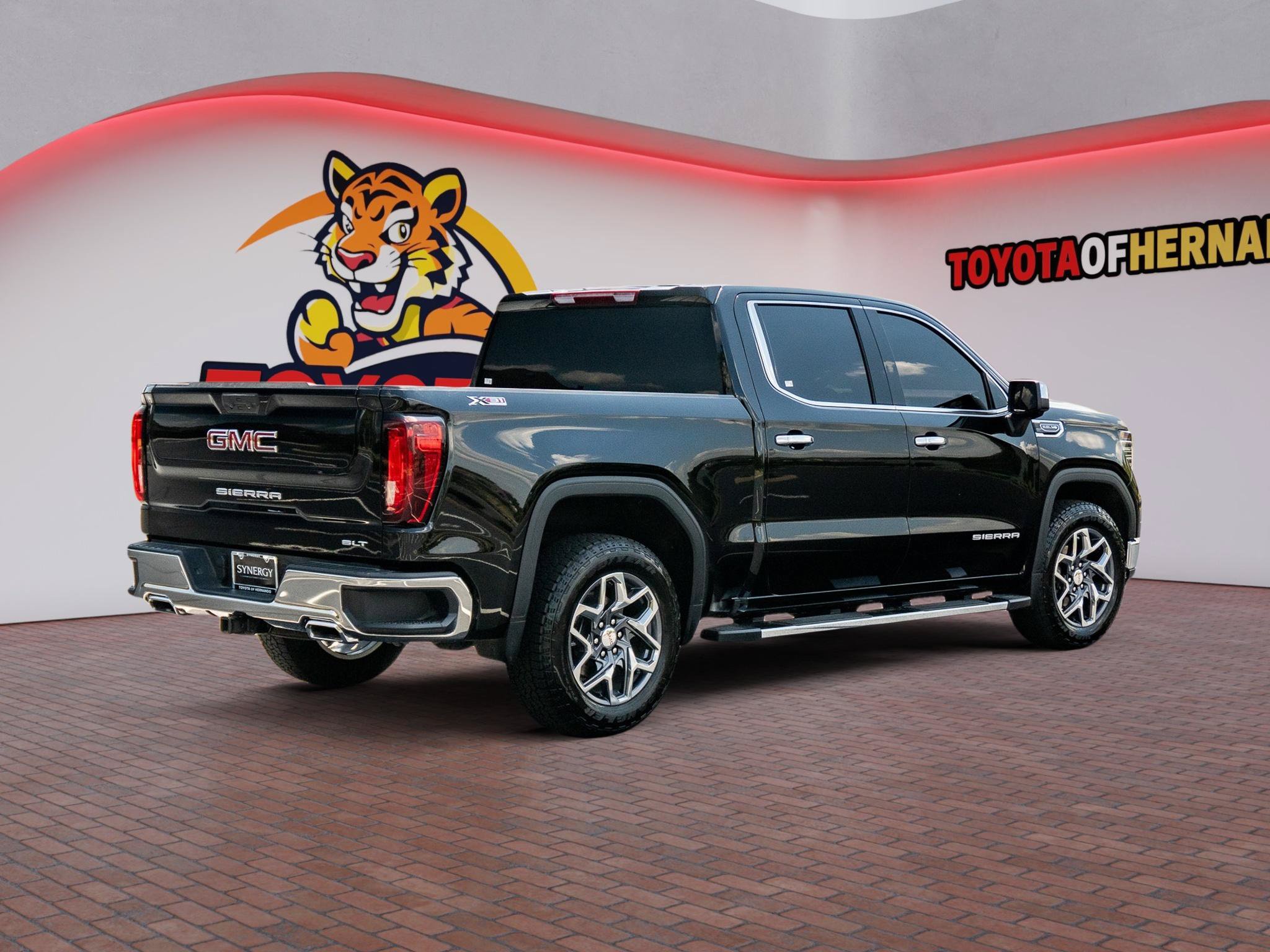 Used 2026 GMC Sierra 1500 SLT w/ SLT Convenience Package AWD/4WD image 5