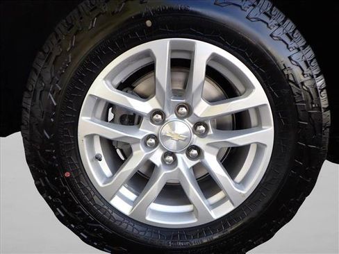 Used 2021 Chevrolet Suburban LT image 6