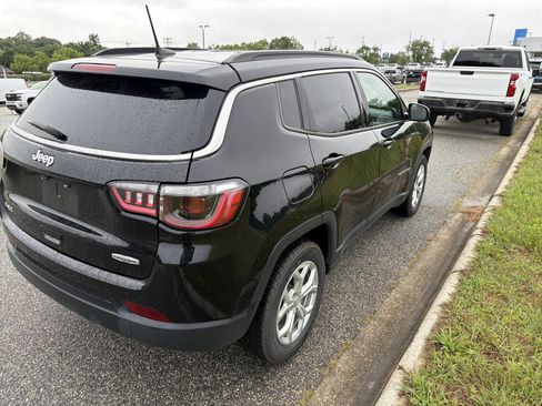 Used 2024 Jeep Compass Latitude AWD/4WD image 10