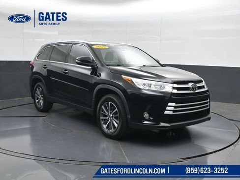 Used 2019 Toyota Highlander XLE AWD/4WD image 4