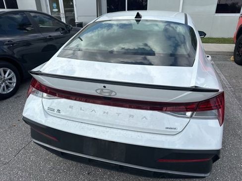Used 2025 Hyundai Elantra SEL image 12