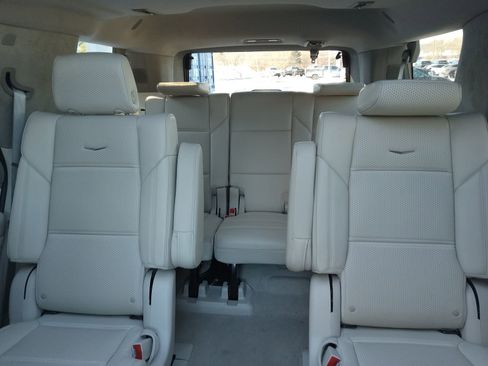 Used 2024 Cadillac Escalade Sport Platinum w/ LPO, ONYX Package image 21