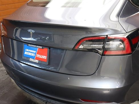 Used 2023 Tesla Model 3 Standard Range image 12