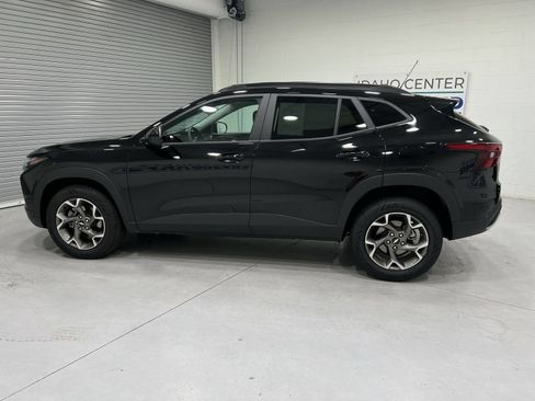 Used 2025 Chevrolet Trax LT w/ LT Convenience Package FWD image 5