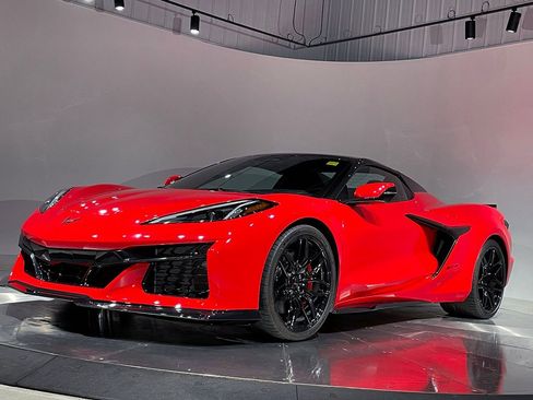 Used 2024 Chevrolet Corvette Z06 RWD image 21