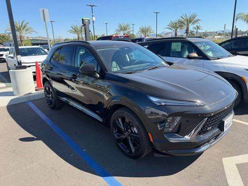 Used 2025 Buick Envision Sport Touring image 2