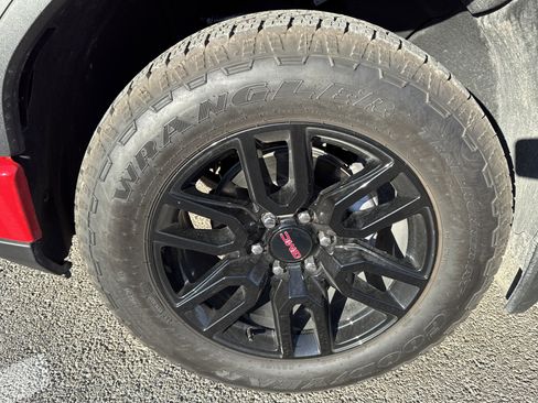 Used 2025 GMC Sierra 1500 Elevation image 9