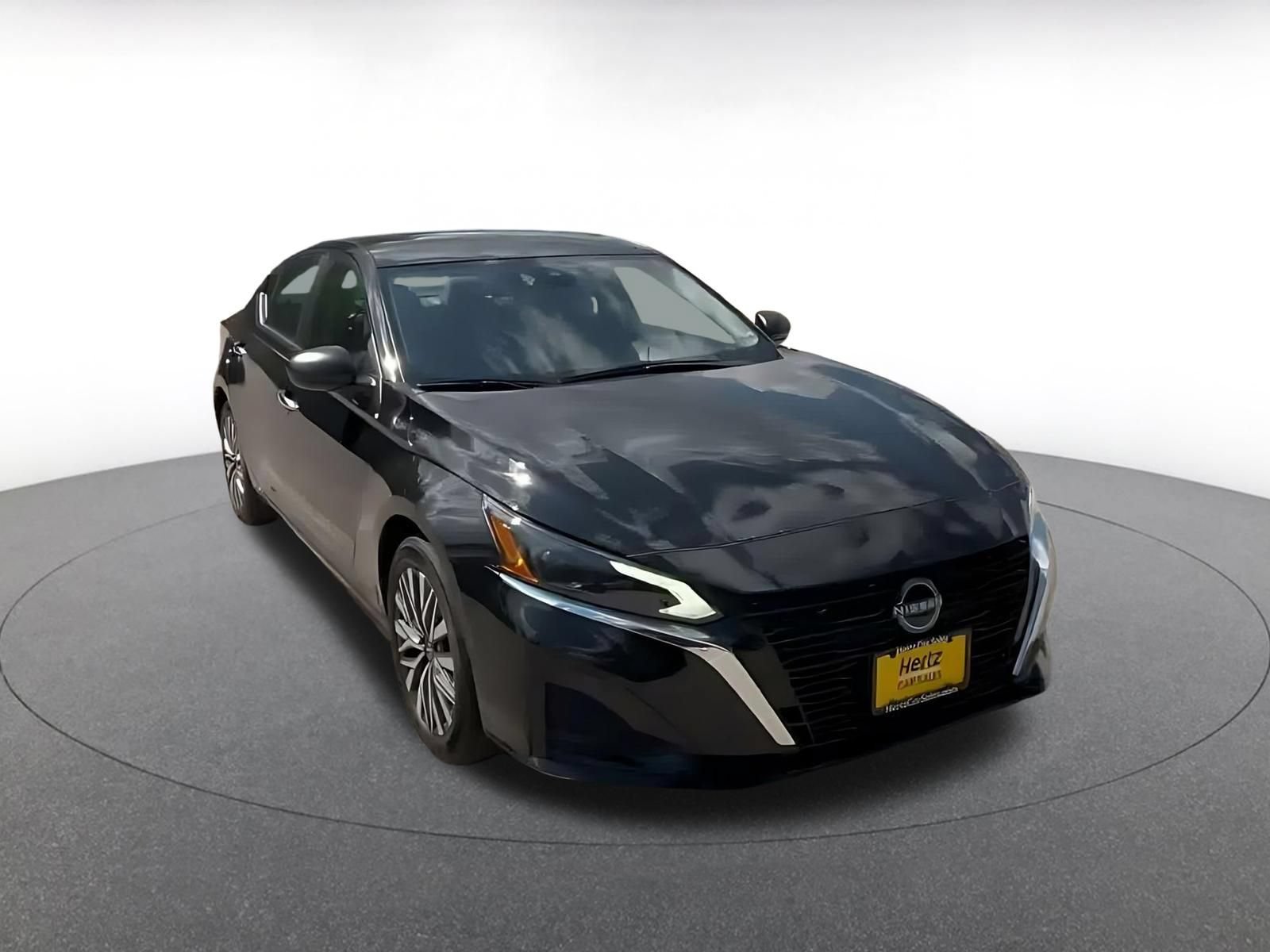 Used 2025 Nissan Altima 2.5 SV FWD image 3