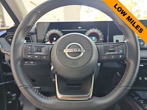 Used 2025 Nissan Kicks SR FWD image 19