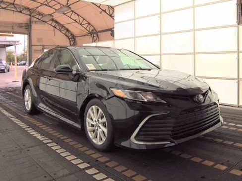 Used 2024 Toyota Camry LE FWD image 5