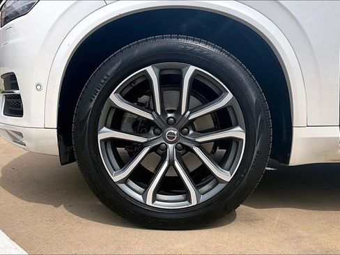 Used 2017 Volvo XC90 T6 Momentum w/ Vision Package image 12