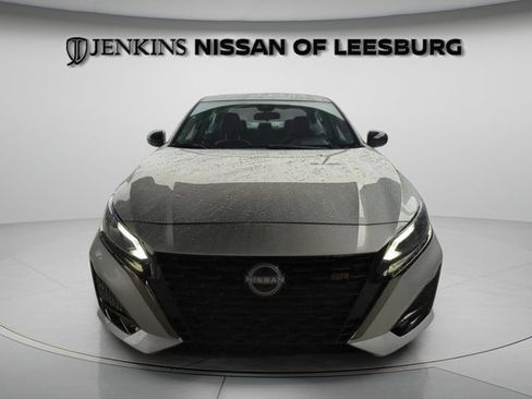 Used 2025 Nissan Altima 2.5 SR FWD image 3