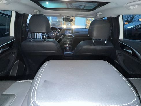 Used 2017 INFINITI QX30 Premium w/ Navigation Package image 24