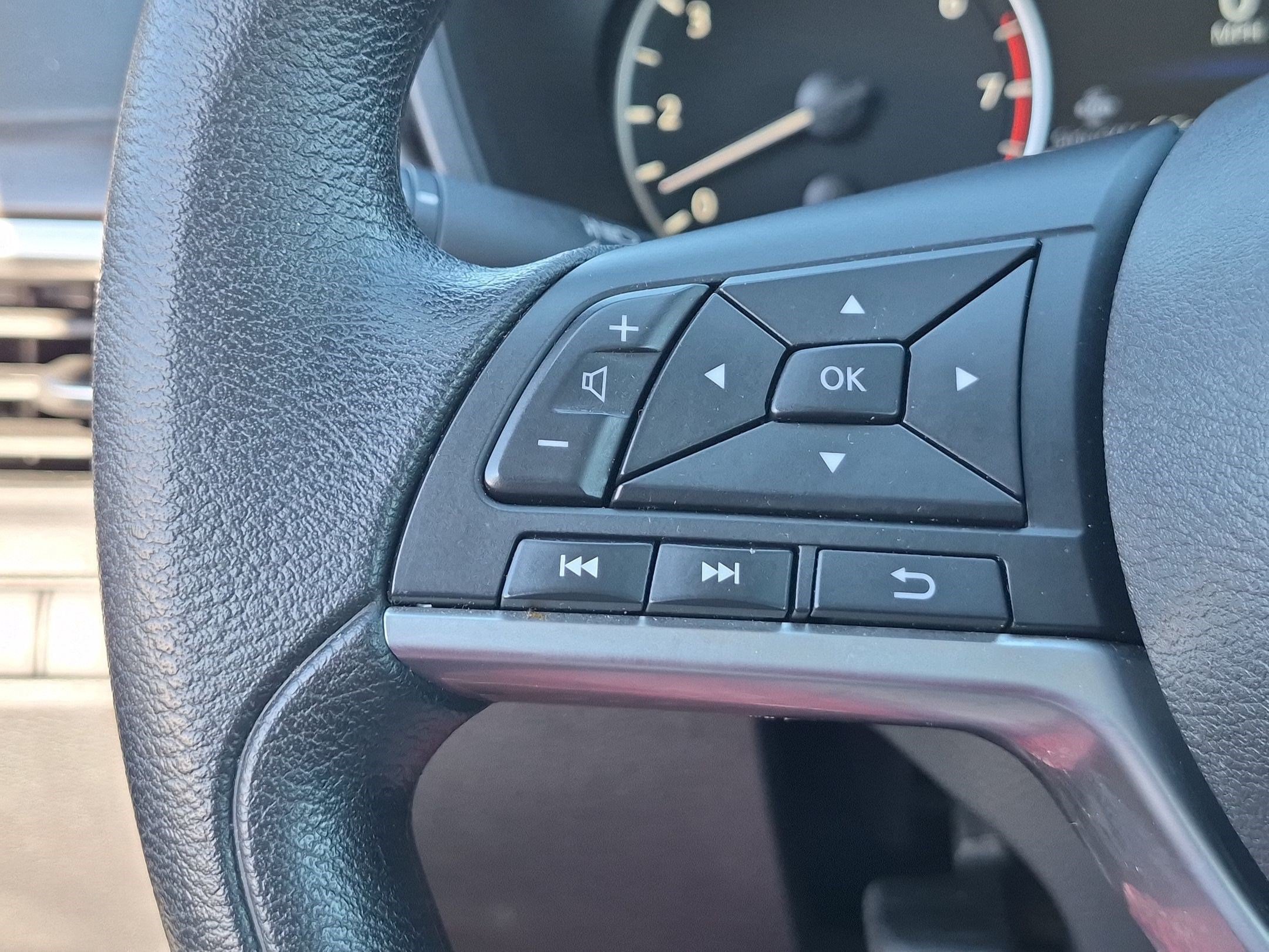 Used 2025 Nissan Altima 2.5 SV FWD image 18