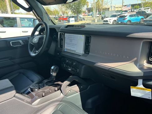 New 2026 Ford Bronco Outer Banks w/ Sasquatch Package AWD/4WD image 12