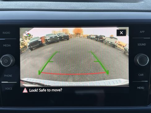 Used 2024 Volkswagen Taos SE image 29