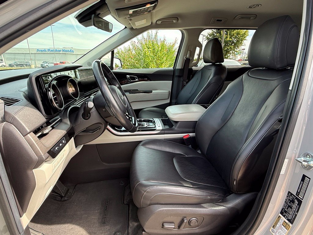 Used 2022 Kia Carnival EX FWD image 22