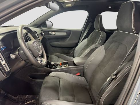 Used 2023 Volvo XC40 B5 Plus w/ Climate Package AWD/4WD image 23