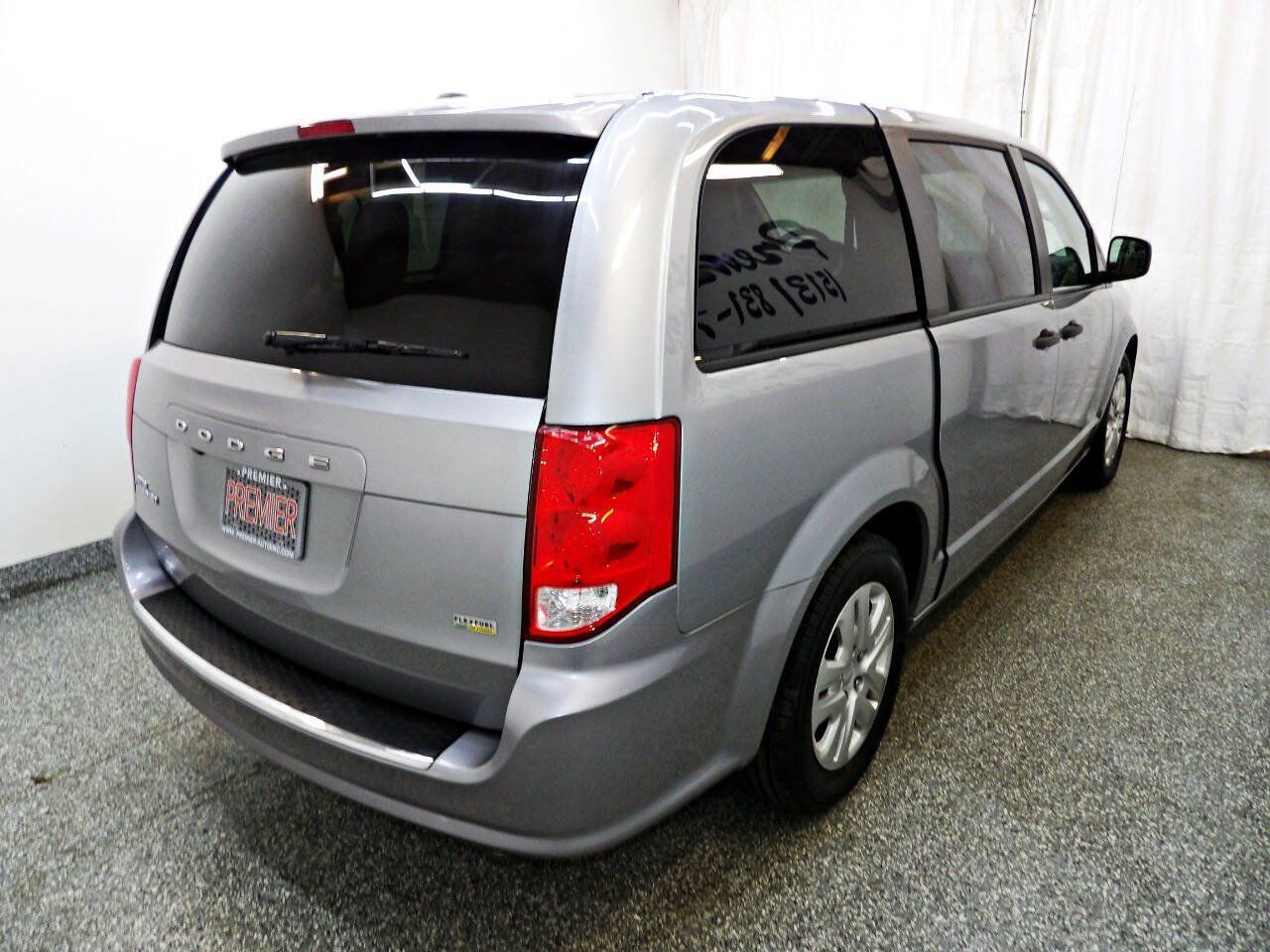 Used 2019 Dodge Grand Caravan SE w/ UConnect Hands-Free Group FWD image 6