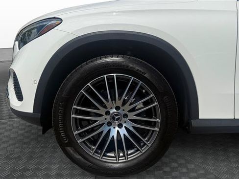 Used 2025 Mercedes-Benz GLC 300 4MATIC image 9