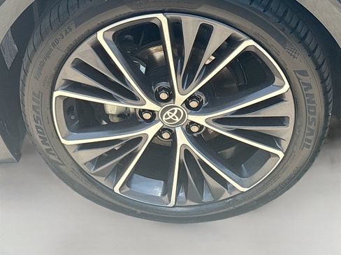 Used 2026 Toyota Prius XLE FWD image 27